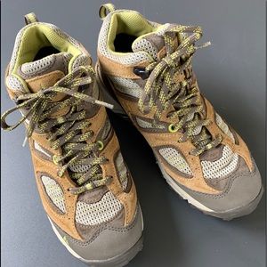 Vasque Wimen’s Opportunist Mid Hiking Boots